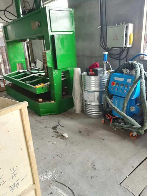 什么是聚氨酯软质泡沫和硬质泡沫(图2) 机器设备防腐耐磨处理