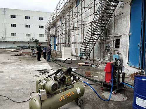 聚氨酯材料新型阻燃技术提高了使用寿命(图2) 顶棚保温喷涂施工