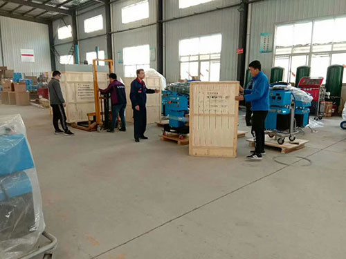 河南聚氨酯发泡机(图1) Q系列聚氨酯发泡机