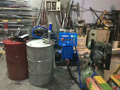 室外高墙保温材料发泡机(图2) 河北用户发泡机施工案例